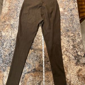 Agnes and Dora Jegging